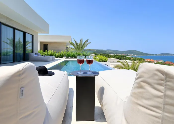 Cloud 9 D2 Villa *