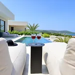 Cloud 9 D2 Villa *